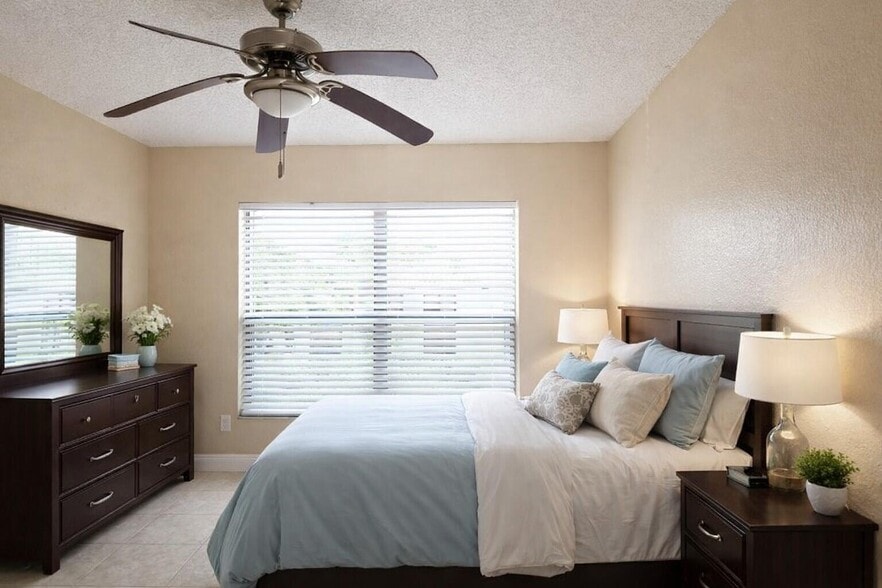 Building Photo - 1542 Lake Crystal Dr