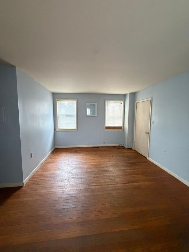 Building Photo - 10 Orchard St