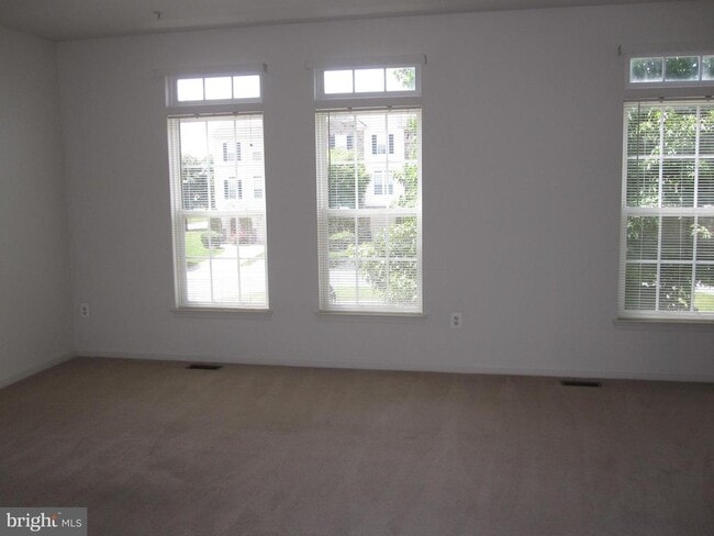 Building Photo - 2106 Harrow Dr