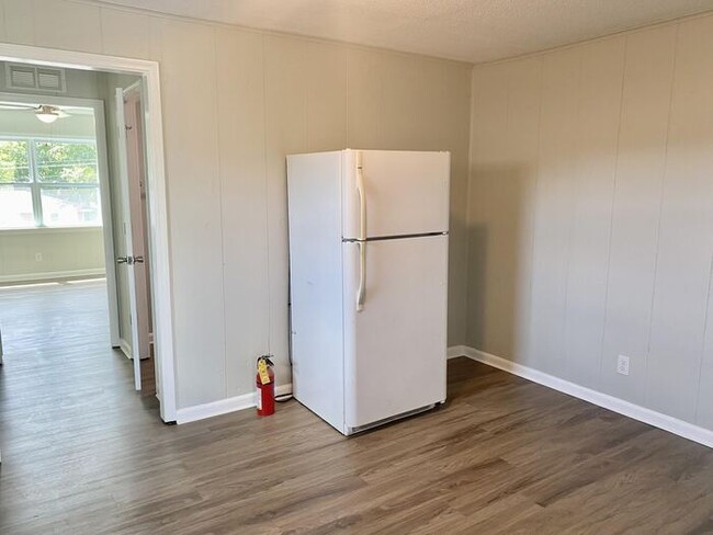 Building Photo - 1Bed/1Bath Ft Oglethorpe Remodeled Apartment