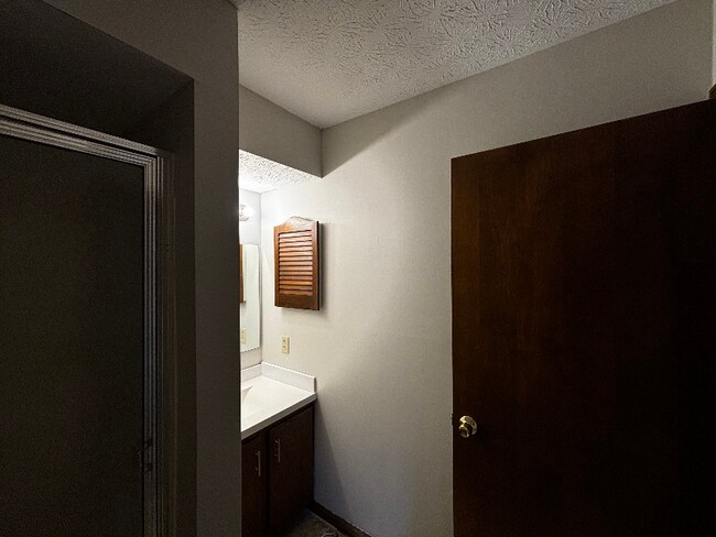 Building Photo - 23 Groton Dr