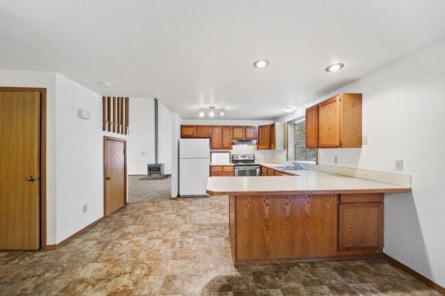 Building Photo - MOVE IN READY! Lake Forest home - 3 bedrooms - North Thurston School District