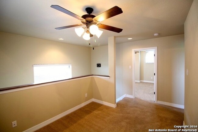 Building Photo - Beautiful 3-Bedroom 2.5 Bathroom in Stillw...