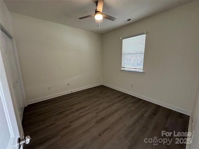 Building Photo - 6277 Alyssum Pl