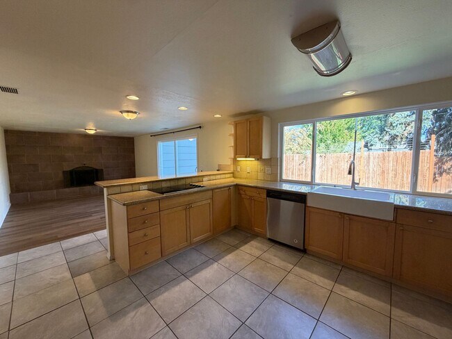 Building Photo - 2735 Almaden St