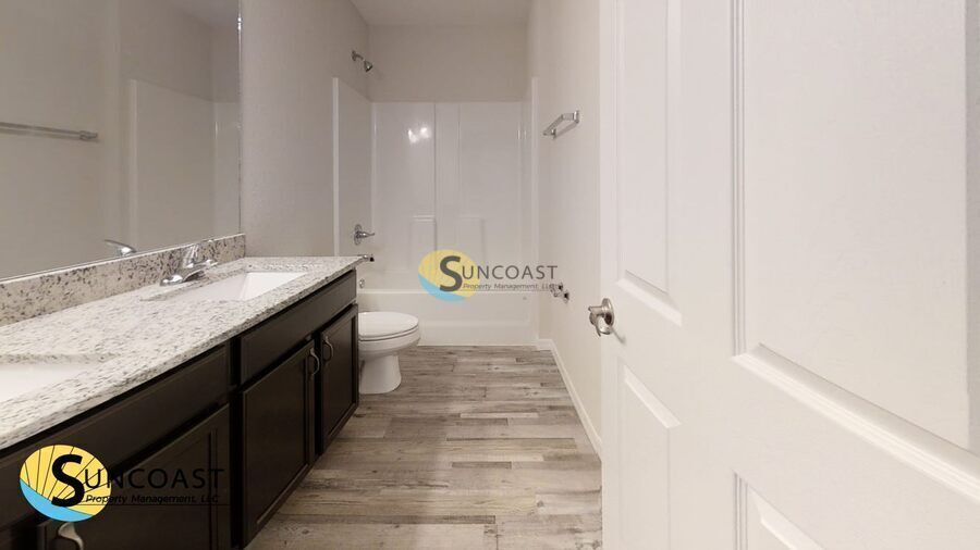 Building Photo - 8009 N Primrose Dr