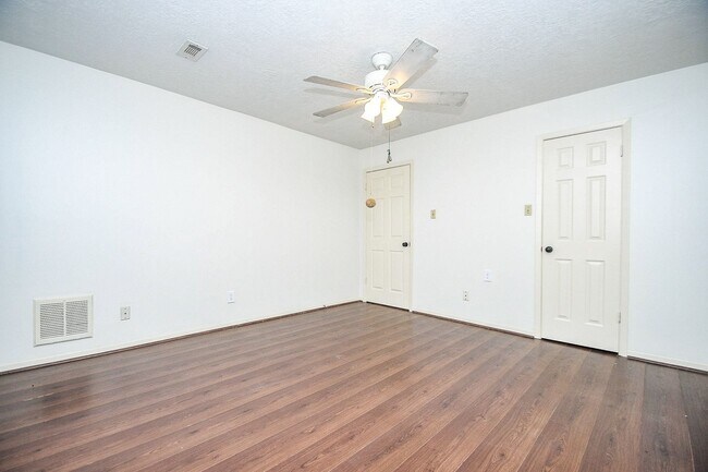 Building Photo - 6702 Spring Leaf Dr