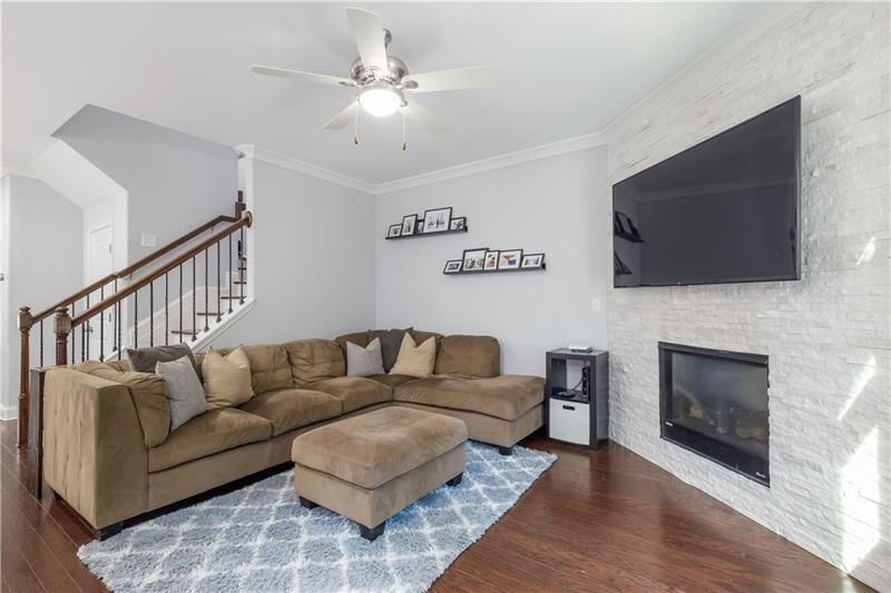 Building Photo - 1618 Longmoor Ln