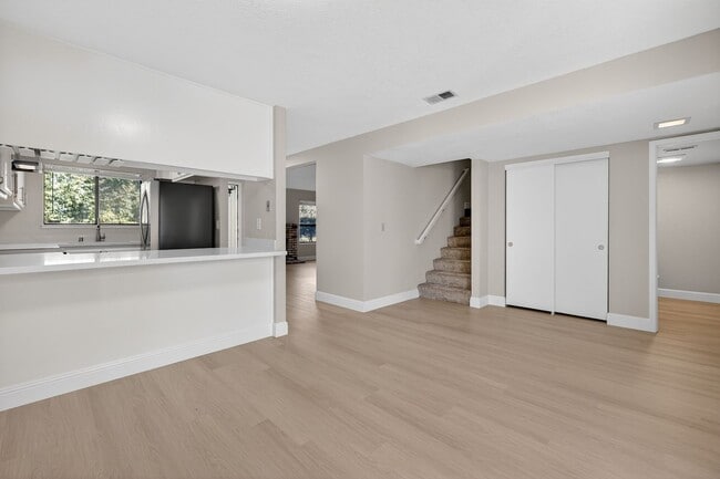 Building Photo - Newly Renovated 3/2.5 bath End-Unit Townhome with Vaulted Ceilings – Minutes to I-680 & Downtown!