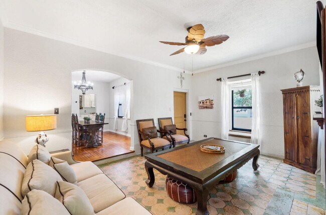 Building Photo - 400 33rd St