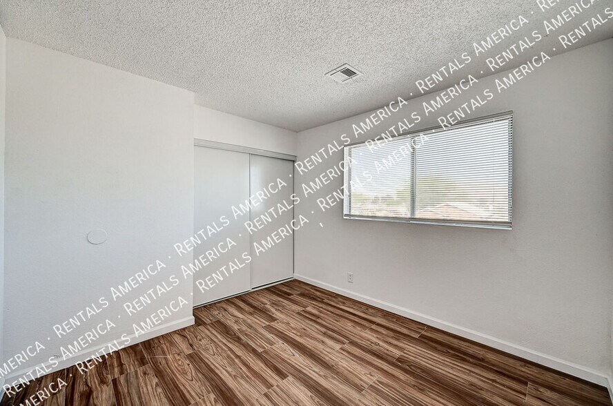 Building Photo - 3411 Center Dr