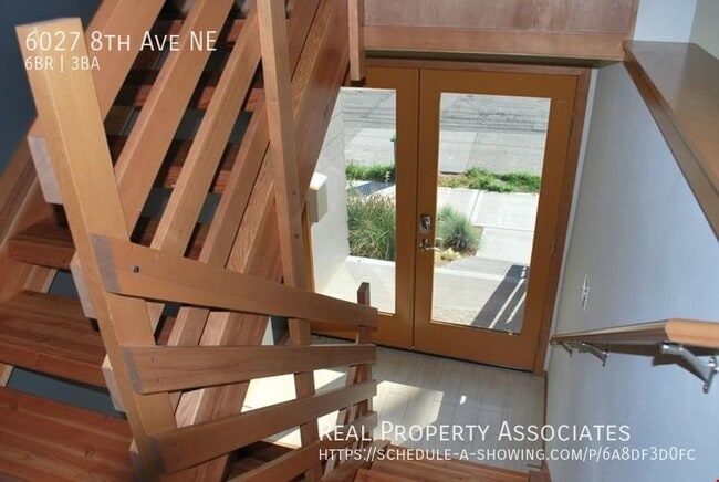 Building Photo - 6027 8th Ave NE