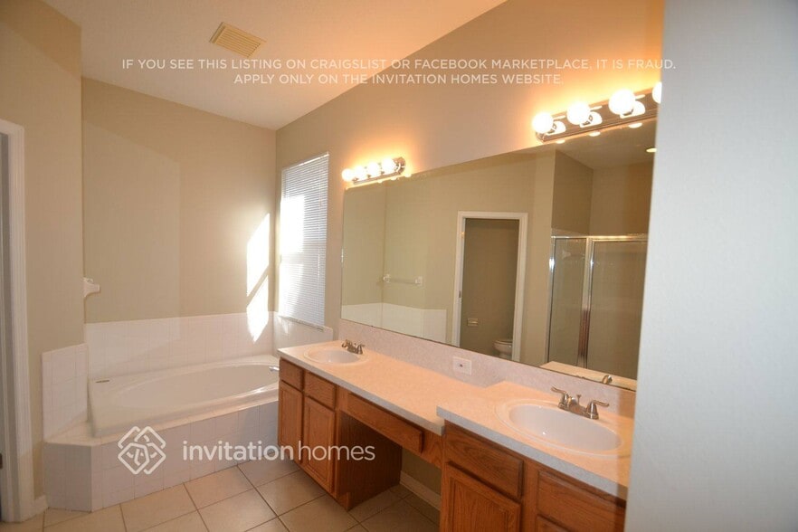 Building Photo - 1413 W River Ct