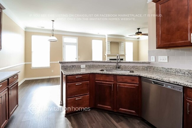 Building Photo - 2005 City Lights Dr