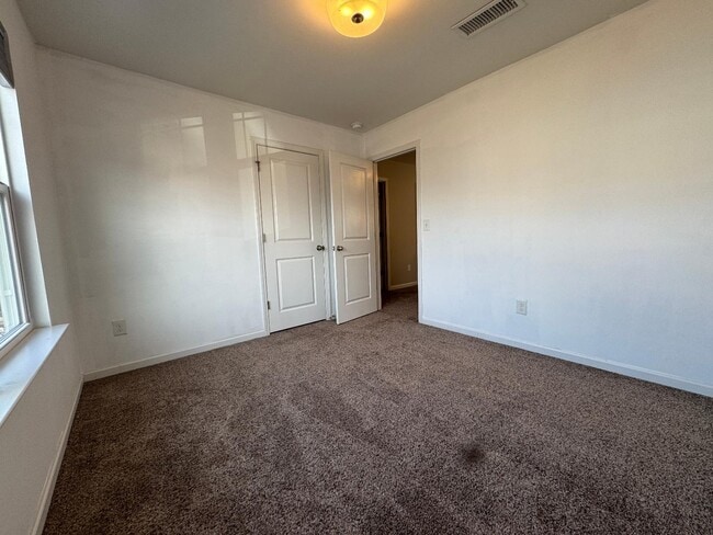 Building Photo - 115 Fortress Dr