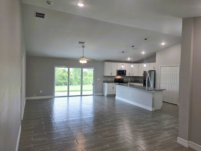 Building Photo - MUST SEE-CUSTOM BUILT-LARGE NEWER CONSTRUT...