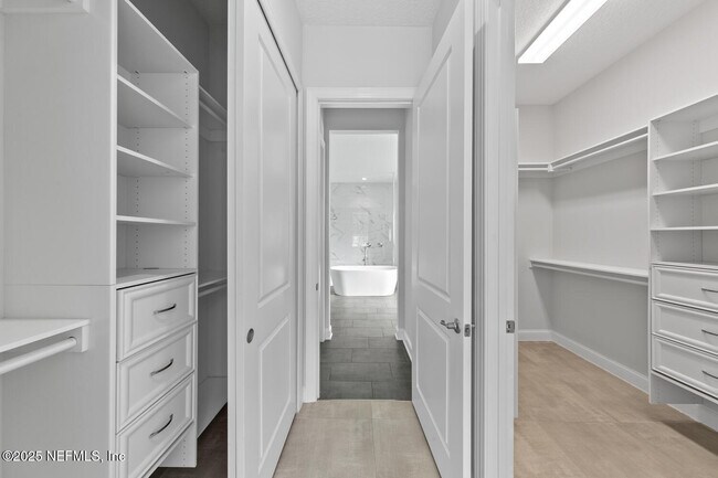 Building Photo - 264 Pine Haven Dr