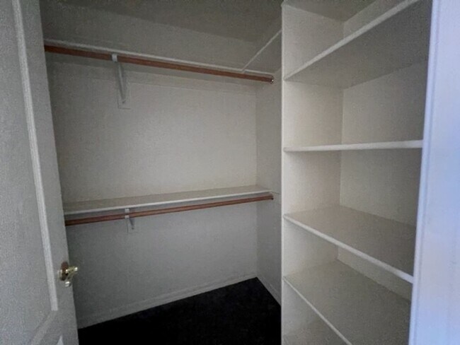 Building Photo - 3 Bedroom 2 bath Home Boat Deep Garage and RV parking Near Safeway