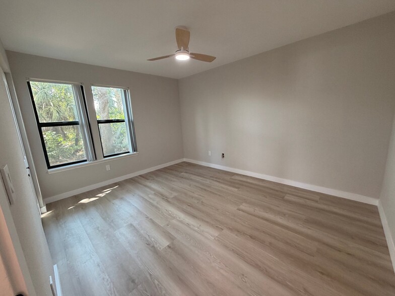 Building Photo - 4002 Crockers Lake Blvd
