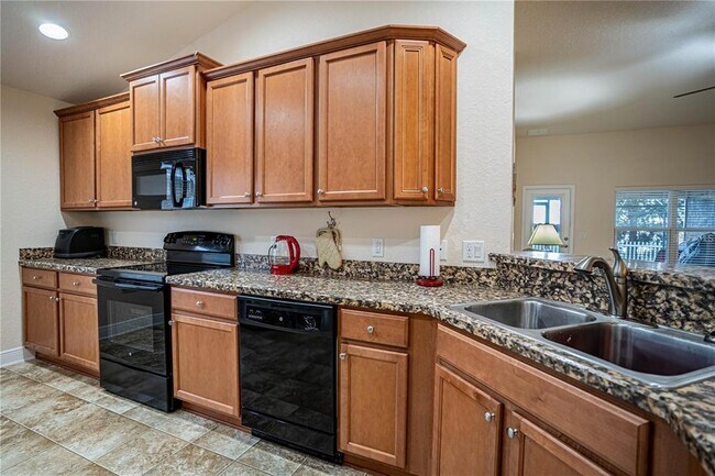 Building Photo - 4023 Island Lakes Dr