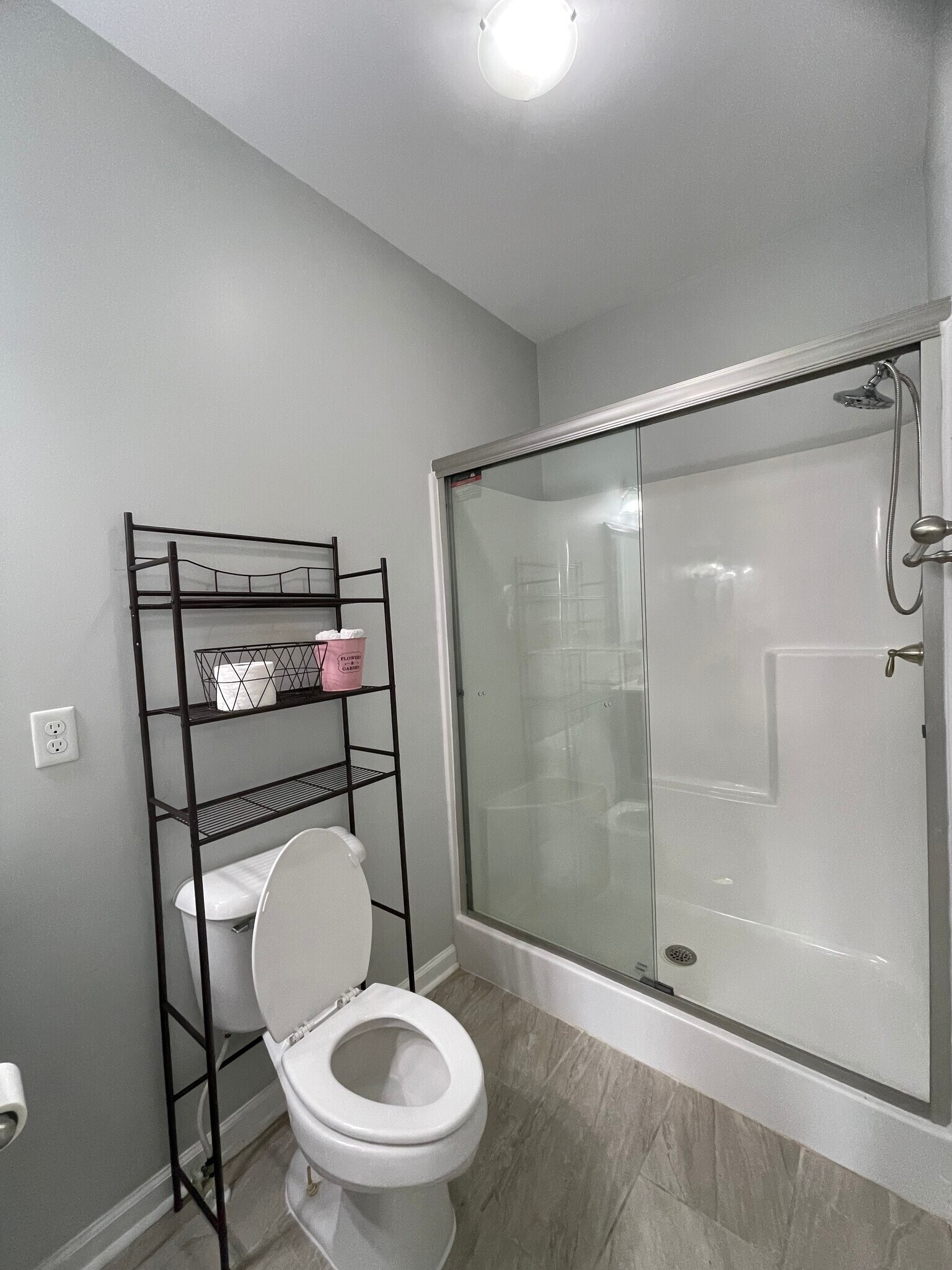 Building Photo - 1605 Villa Cir