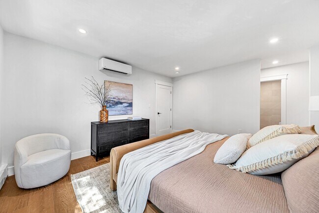 Building Photo - 935 Washington St