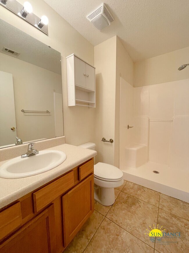 Building Photo - Charming 3-Bedroom plus Office located in between Hurlburt and Eglin AFB!