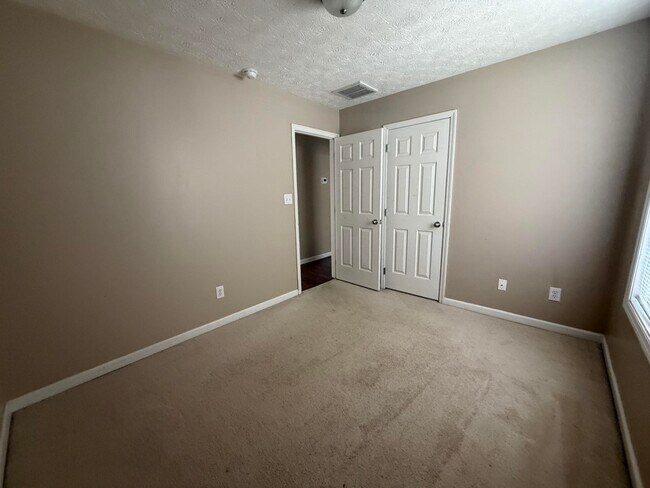 Building Photo - 115 La Costa Dr