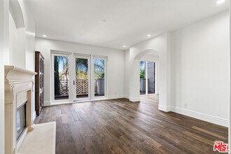 Building Photo - 137 S Spalding Dr