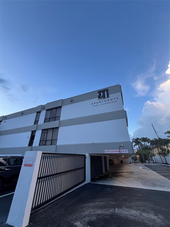 Building Photo - 2100 NE 33rd Ave