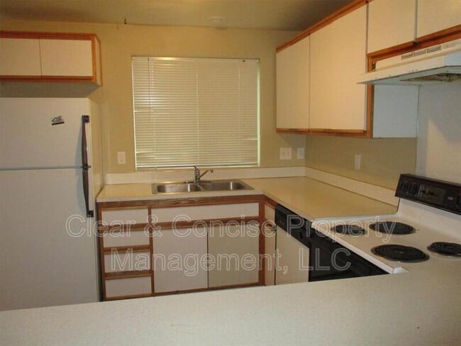 Building Photo - 1246 N Park Ave