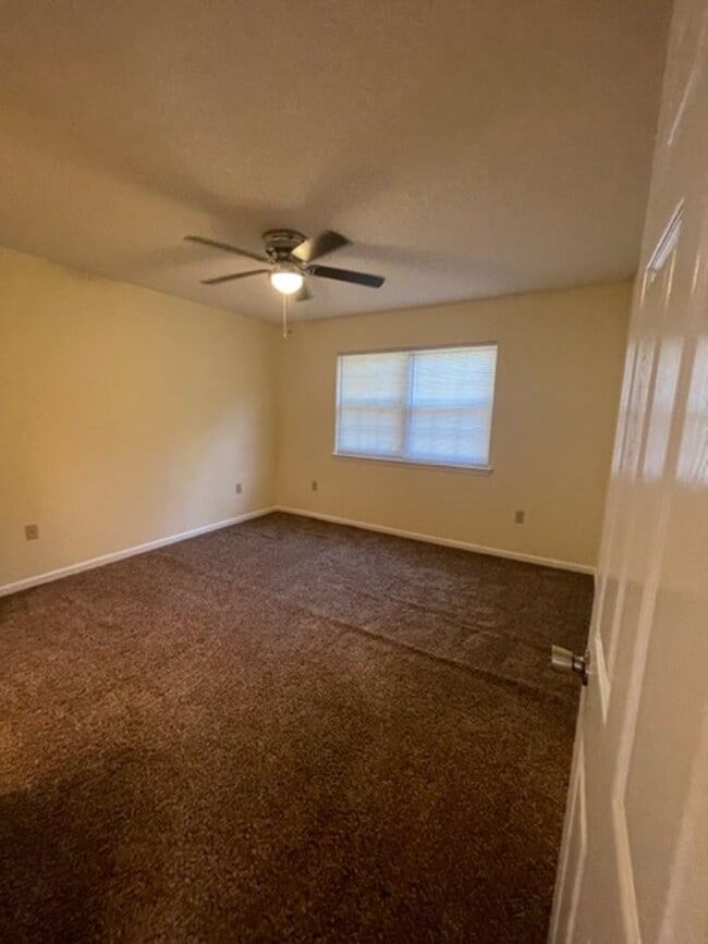 Building Photo - 801 Jessica Ln