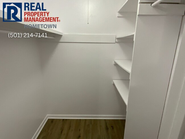 Building Photo - 4013 Wooddale Dr