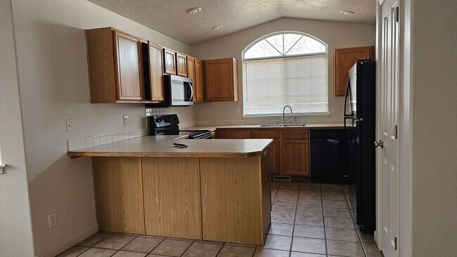 Building Photo - Rare Single-Level 3BR Home w/ Yard & 2-Car Garage