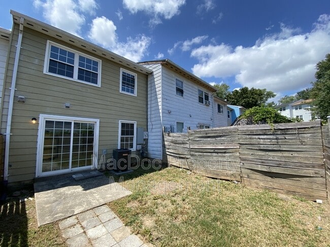 Building Photo - 14674 Pinon Ct