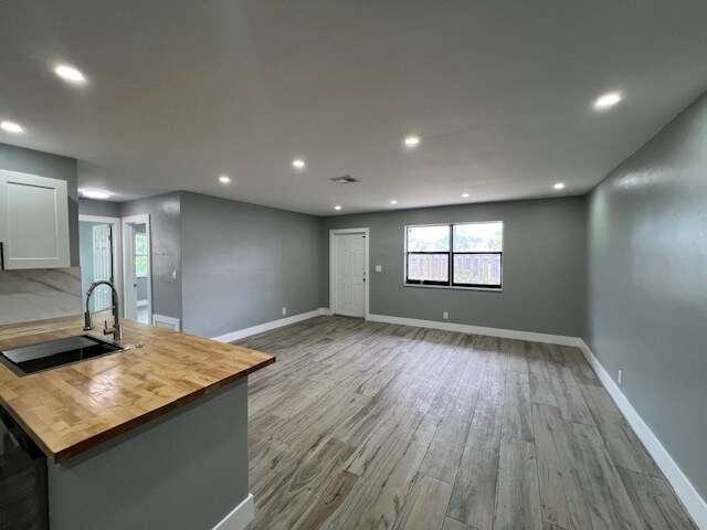 Building Photo - 5415 NW 22nd St