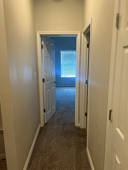 Building Photo - 2416 Gladiolus St