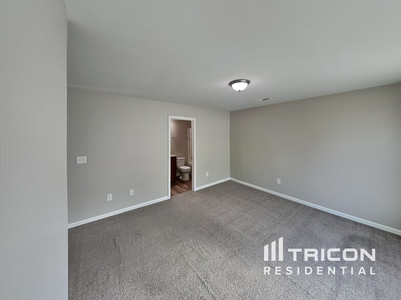 Building Photo - 2047 Aragon Lane