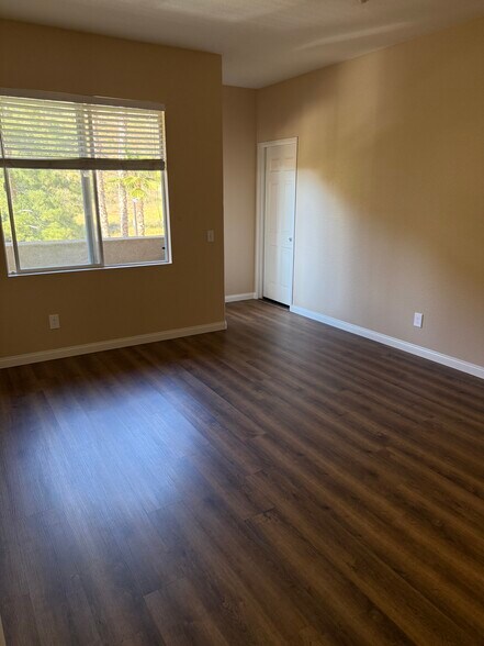 Building Photo - 3177 Dehesa Rd