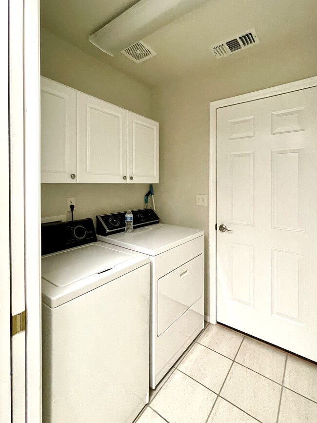 Building Photo - 1215 Mohican Dr