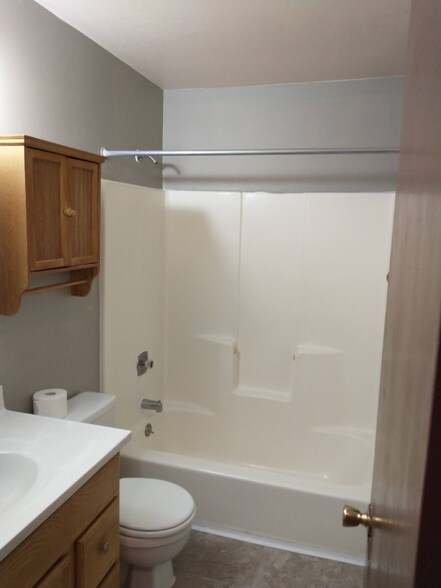 Building Photo - 362 Hope Ave