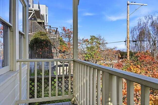 Building Photo - Light Filled Condo in Noe Valley+ Parking Included+ Laundry In unit - Please Contact for Showing ...