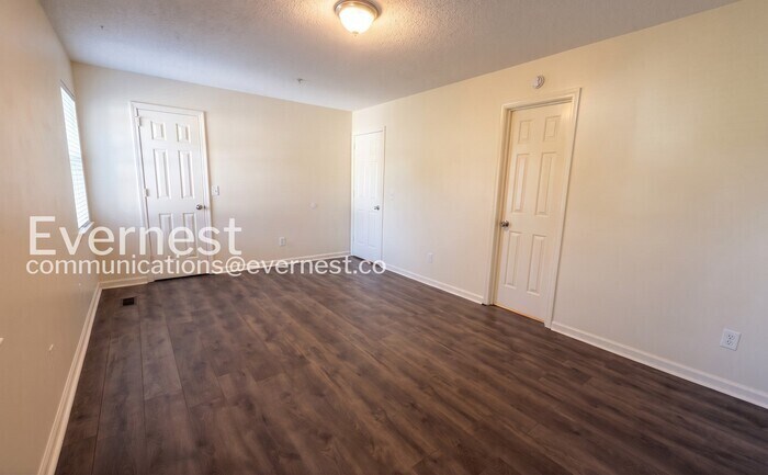 Building Photo - 1592 King James Dr