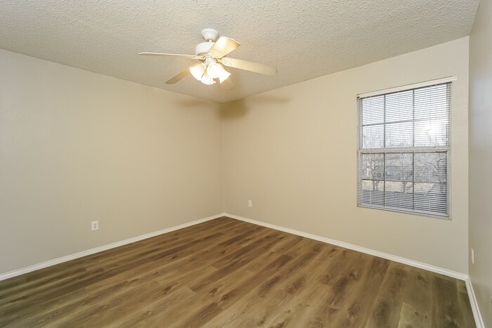 Building Photo - 8003 Mosstree Dr