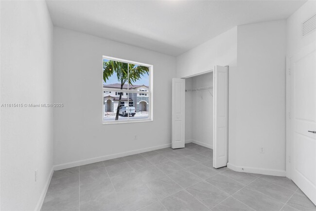Building Photo - 2803 SE 26th Ave