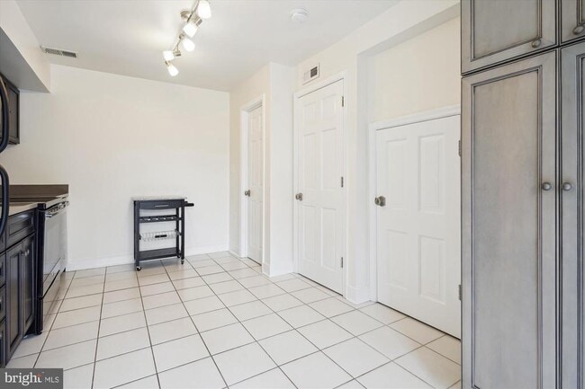 Building Photo - 101 N West St