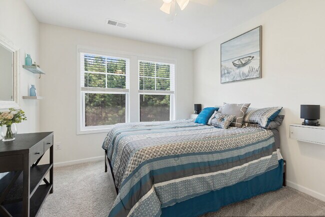 Building Photo - 3 bedroom 2.5 Townhouse with Office in Lak...
