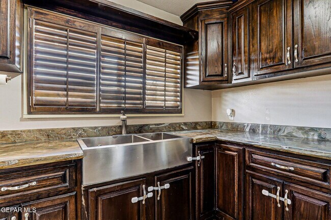 Building Photo - 4312 Wallington Dr