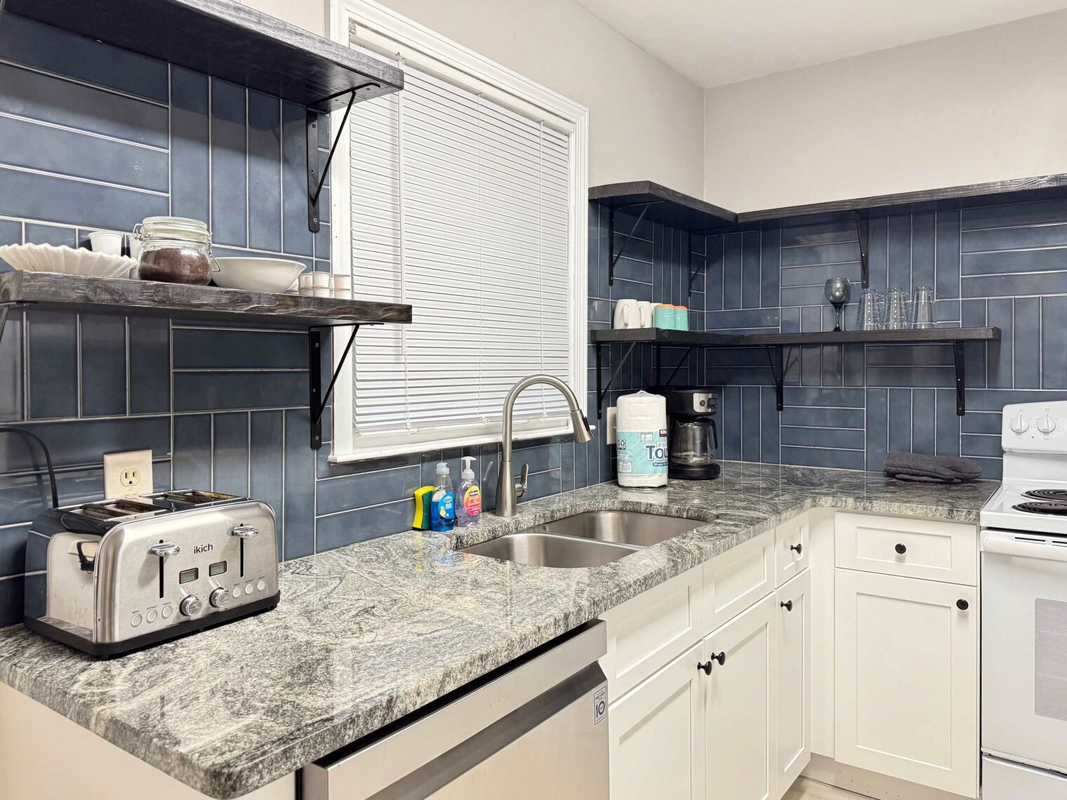 Building Photo - 1267 Sweet Pine Dr