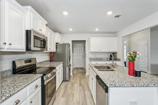 Building Photo - Beautiful Custom Build Home in North Crestview